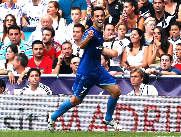 Jonas comemora gol do Valencia contra o Real Madrid (Foto: Reuters)