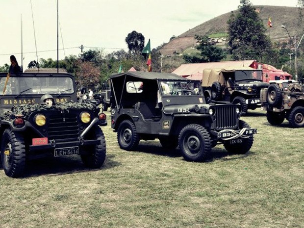 Exposição de viaturas militares em Petrópolis (Foto: Grazi Araújo)