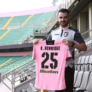 Bruno Henrique é apresentado no Palermo (Foto: Site oficial Palermo)