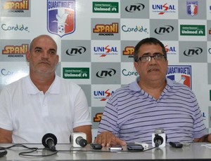 Flávio Alves, gerente de futebol, e Israel Vieira, presidente do Guaratinguetá (Foto: Filipe Rodrigues)