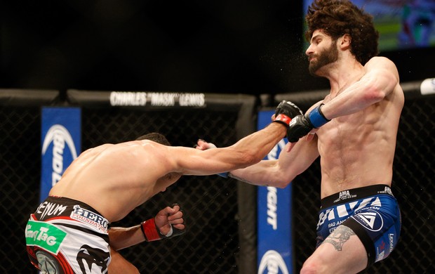MMA - UFC 172 - Danny Castilho x Charlie Brenneman (Foto: Getty Images)