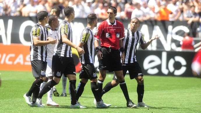 Corinthians x Santos Flavio Rodrigues Guerra David Braz (Foto: Marcos Ribolli)