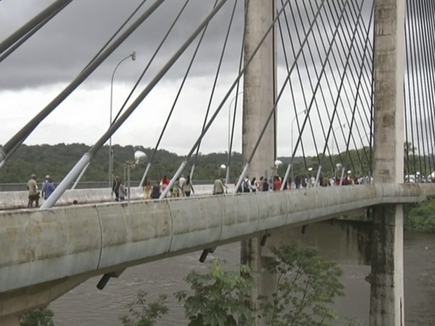 Ponte custou quase R$ 70 milhões aos cofres brasileiros (Foto: Reprodução/Rede Amazônica)