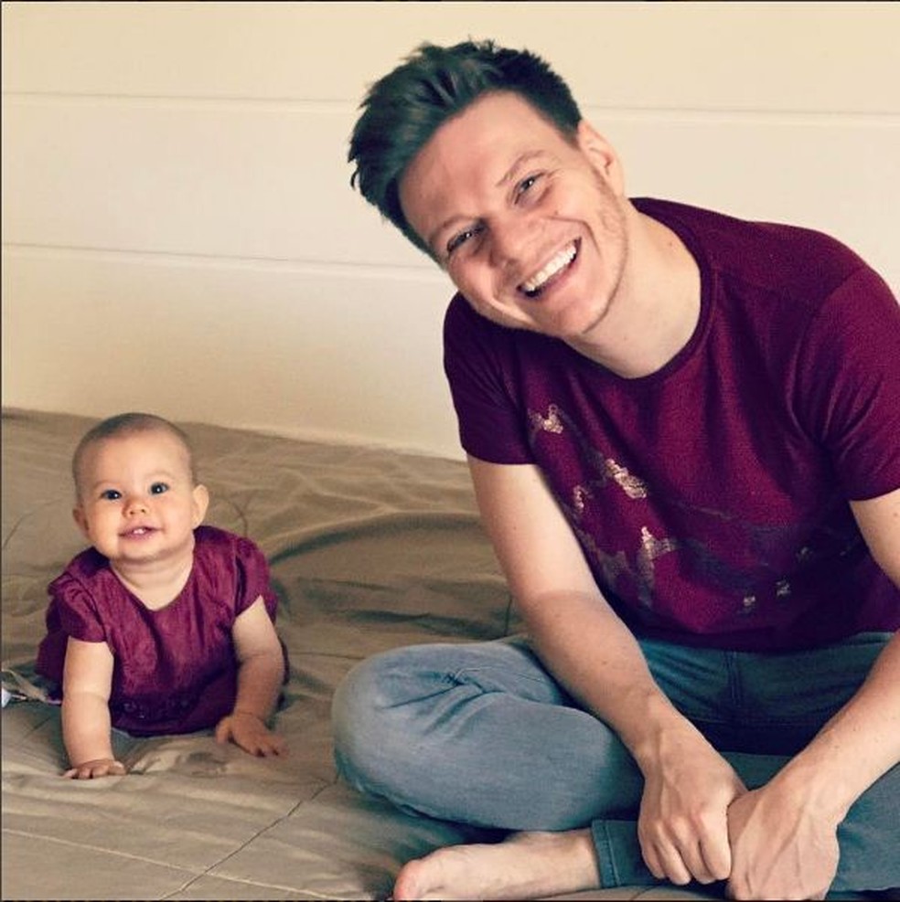 Quem aguenta essa fofura? Michel Teló com sua filha Melinda de 9 meses (Foto: Arquivo pessoal)