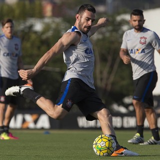 Corinthians quer renovação, mas espera Bruno Henrique decidir futuro