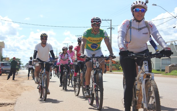 Adeptos do mountain bike em Porto Velho (Foto: Hugo Crippa)