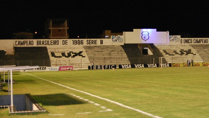 Estádio Presidente Vargas, Treze (Foto: Silas Batista / GloboEsporte.com)