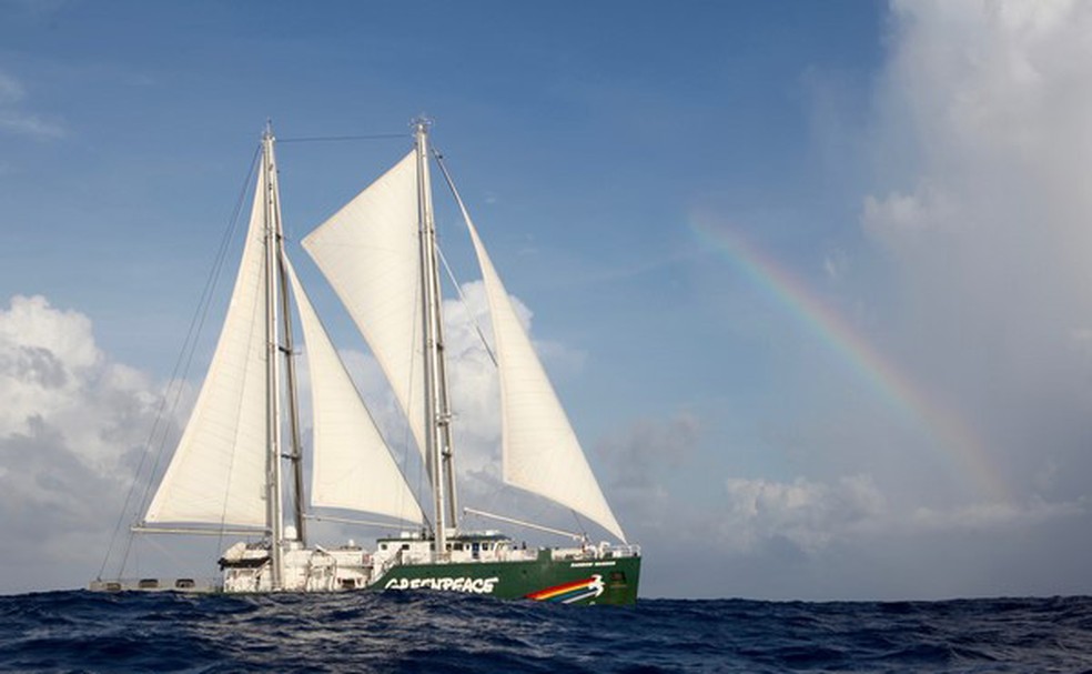 Navio Rainbow Warrior está no Rio (Foto: Mike Fincken/Site Oficial Greenpeace)