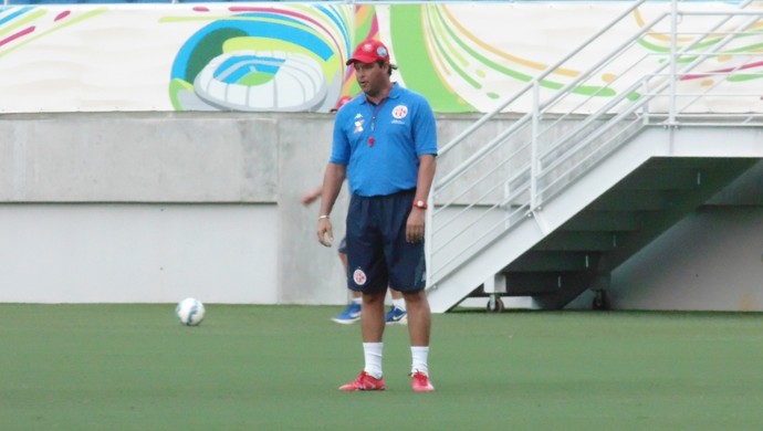 Roberto Fernandes - técnico América-RN (Foto: Carlos Cruz/GloboEsporte.com)