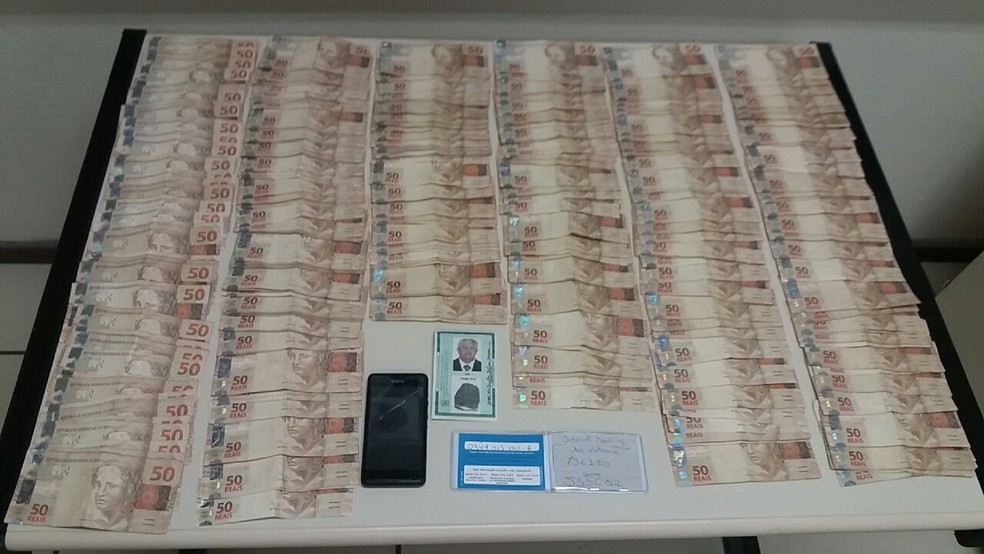 Idoso foi flagrado pelos policiais com R$ 14 mil (Foto: Divulgação/ Polícia Civil)