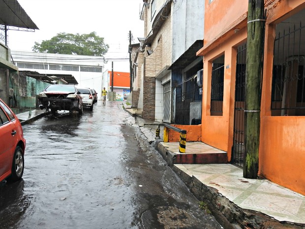 Crime ocorreu na rua José Bonifácio (Foto: Adneison Severiano/G1 AM)