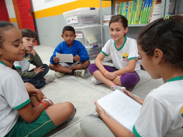 Crianças agora produzem poemas. (Foto: Luna Markman/ G1)