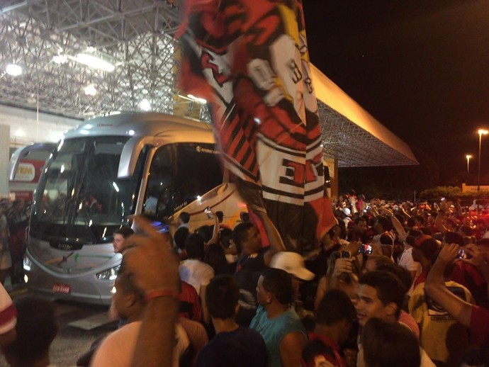 Chegada Flamengo - Aracaju (Foto: Raphael Zarko)