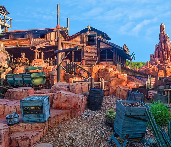 A Big Thunder Mountain Railroad mostra um cenário de uma mina de ouro do velho-oeste  (Foto: Walt Disney World)