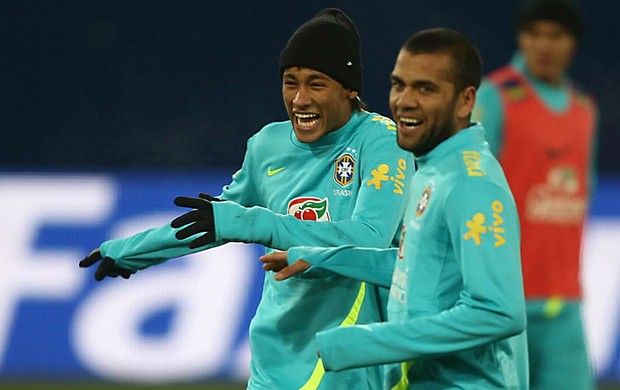 neymar daniel alves seleção brasileira (Foto: Mowa Press)
