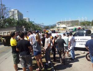 Manifestação no Autódromo Nelson Piquet (Foto: Lydia Gismondi / Globoesporte.com)