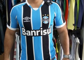 Suposta nova camisa do Grêmio Umbro (Foto: Reprodução/Twitter)