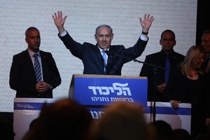 O premier de Israel, Benjamin Netanyahu, discursa após as eleições parlamentares israelenses, Tel Aviv (Foto: Manahem Kahana / AFP)