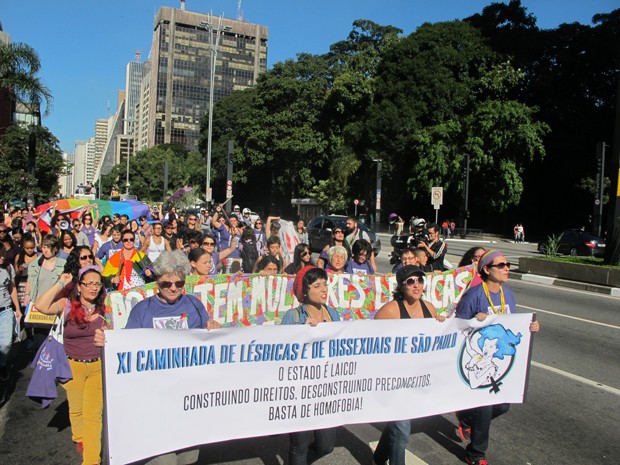 Caminhada reúne lésbicas e bissexuais na Avenida Paulista (Foto: Mariana Palma/G1)