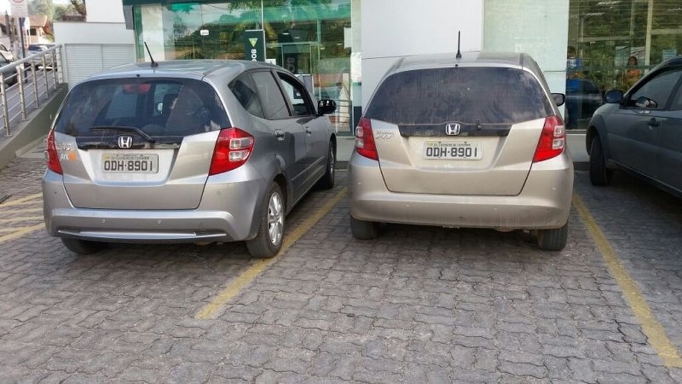 Ao consultar do chassi do Honda Fit, a polícia descobriu que carro foi roubado no município de Feira de Santana, na Bahia (Foto: Divulgação/ Polícia)