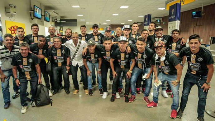 Elenco do São Raimundo deixou Santarém pela parte da madrugada, rumo a Santa Catarina (Foto: Divulgação/TV Pantera) Elenco do São Raimundo deixou Santarém pela parte da madrugada, rumo a Santa Catarina (Foto: Divulgação/TV Pantera)