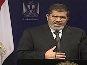 presidente egípcio durante pronunciamento na TV estatal, nesta terça-feira (2) (Foto: AP)