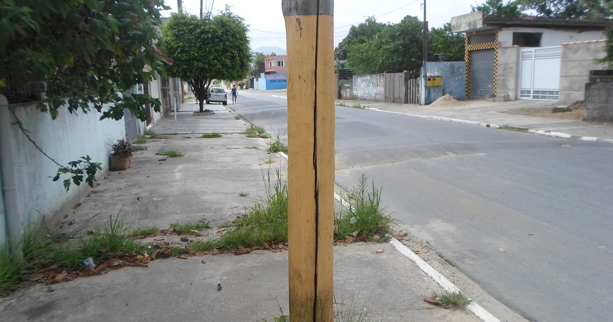 Poste com rachadura preocupa morador de Peruíbe, SP - Globo.com