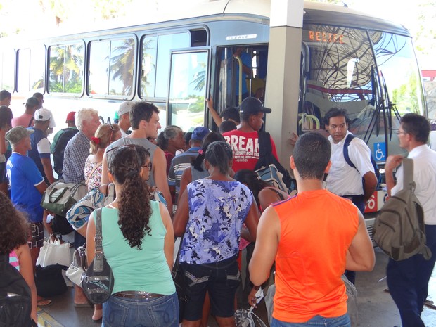 G1 Feriadão aumenta movimento no Terminal Rodoviário de Maceió