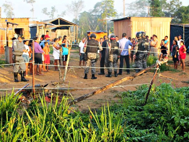 G1 Polícia faz reintegração de posse em área de preservação ambiental