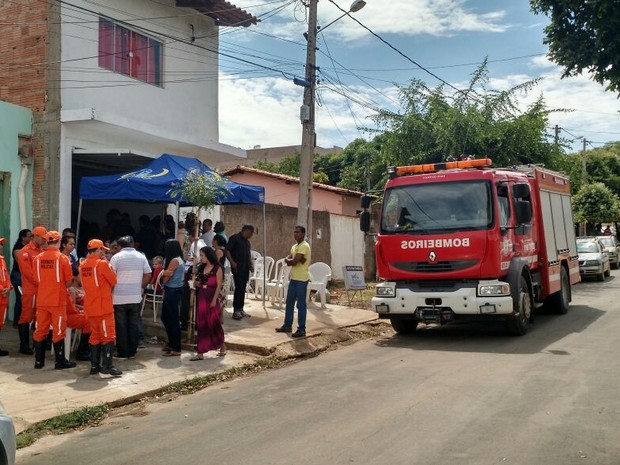Velório do bombeiro Ademon Gomes de Santana, de 46 anos (Foto: Nino Moreira / TV Oeste)