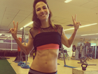 Aos 45 anos, Luciana Gimenez mostra barriga sarada em academia