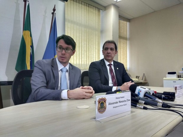 Delegados da Polícia Federal detalharam o funcionamento da organização criminosa que contrabandeava mercadorias do Paraguai (Foto: Honório Silva/RPC)