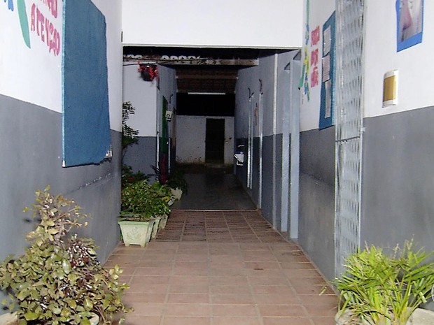 Escola alvo dos criminosos fica em São José de Mipibu, na Grande Natal (Foto: Reprodução/Inter TV Cabugi)