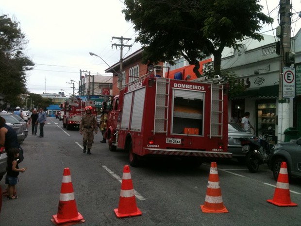 Bombeiros disseram que não houve aviso sobre o teste na agência bancária (Foto: Anna Paula Di Cicco)