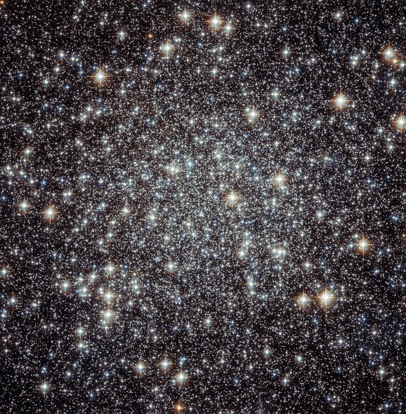 25 anos do Telescópio Espacial Hubble: O centro do aglomerado Messier 22