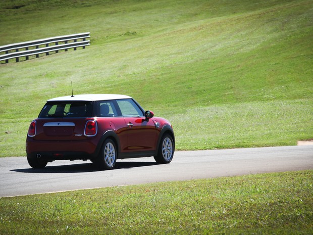 Mini Cooper 2015 (Foto: Caio Kenji / G1)