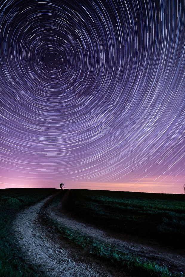 Estrelas conscêntricas giram dentro de um período de uma hora no céu britânico (Foto: Andrew Whyte/Reprodução)