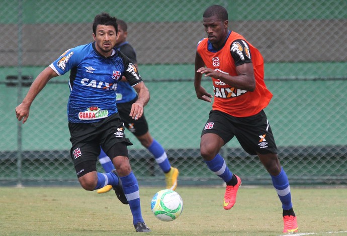 Aranda e Carlos Cesar, Vasco (Foto: Marcelo Sadio/vasco.com.br)