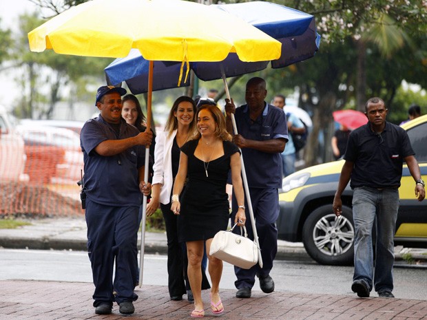 Cissa mostra seu alto astral durante as gravações (Foto: Salve Jorge/TV Globo)