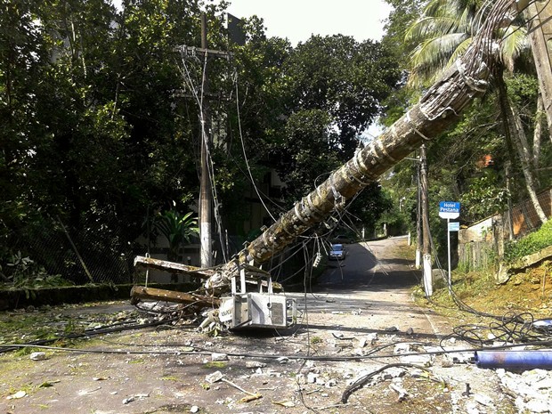 Vento forte derruba árvores e causa transtornos em Angra dos Reis, RJ (Foto: Divulgação/Defesa Civil/Prefeitura Angra dos Reis)