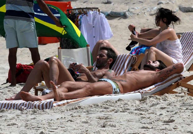Marc Jacobs & Harry Louis: Beach Kisses in Rio!: Photo 2847154