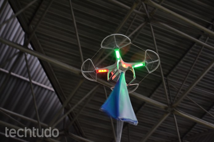 Drone voa alto na Campus Party (Foto: TechTudo/Melissa Cruz) Drone voa alto na Campus Party (Foto: TechTudo/Melissa Cruz)
