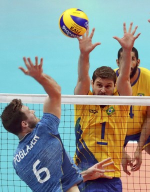 brasil, argentina, brasil x argentina, vôlei masculino, bruninho, lucão (Foto: REUTERS/Yves Herman) brasil, argentina, brasil x argentina, vôlei masculino, bruninho, lucão (Foto: REUTERS/Yves Herman)