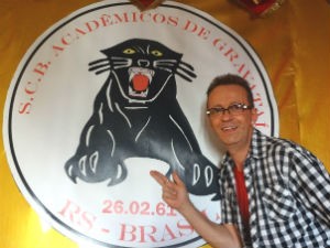 Sérgio Ávila, carnavalesco da Acadêmicos de Gravataí (Foto: Jessica Mello/G1)