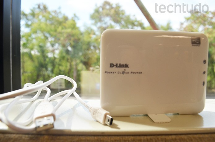 Um dispositivo pequeno e com preço acessível para o que oferece: roteador wireless; repetidor e hotspot (Foto: Anna Kellen/TechTudo)