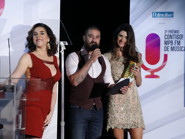 Marisa Orth, Diogo Nogueira e Isabella Fiorentino em prêmio de música na Zona Sul do Rio (Foto: Felipe Assumpção e Alex Palarea/ Ag. News)
