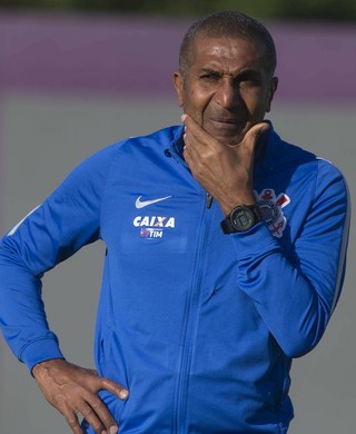 Santos vira para cima do Corinthians na Vila Belmiro e fica perto do G4