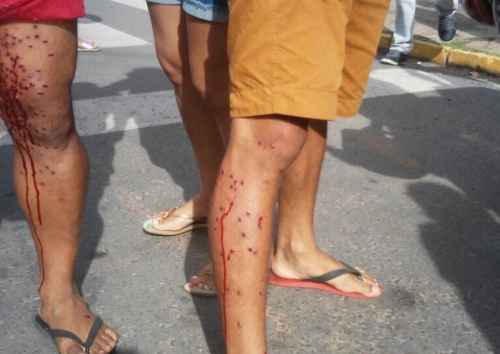 População sofreu tiros de bala de borracha em protesto contra suspeito de estuprar e metar duas crianças no interior do Ceará (Foto: Mateus Sobral/TV Verdes Mares)