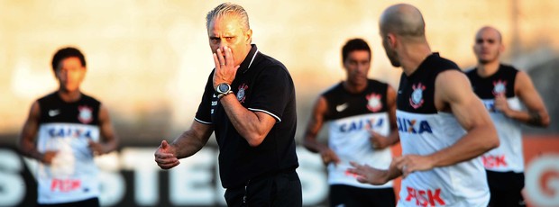 Tite Corinthians treino (Foto: Marcos Ribolli / Globoesporte.com)