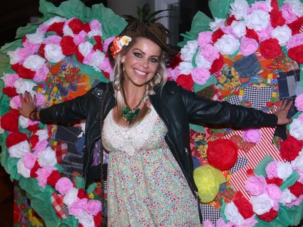 Karina Bacchi em festa junina em São Paulo (Foto: Leo Franco/ Ag. News)